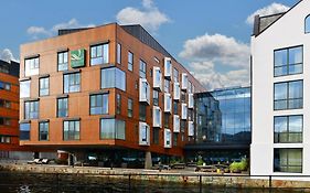 Quality Hotel Waterfront  4*